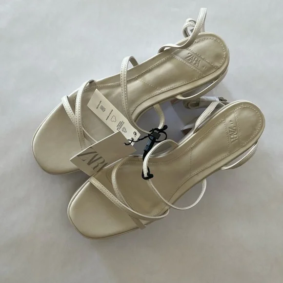 SHOES - Picture 10 of 11